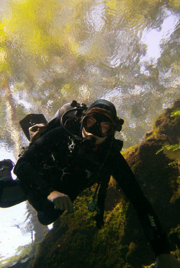 O feliz reencontro com a luz solar no final do mergulho em Ginnie Springs, na Flórida, nos Estados Unidos